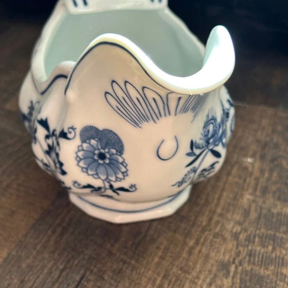 Blue Danube Blue Onion Japan Large Gravy Boat Porcelain Scalloped